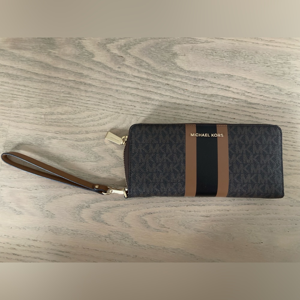 Michael Kors zip Wallet Wristlet Black & Tan with gold